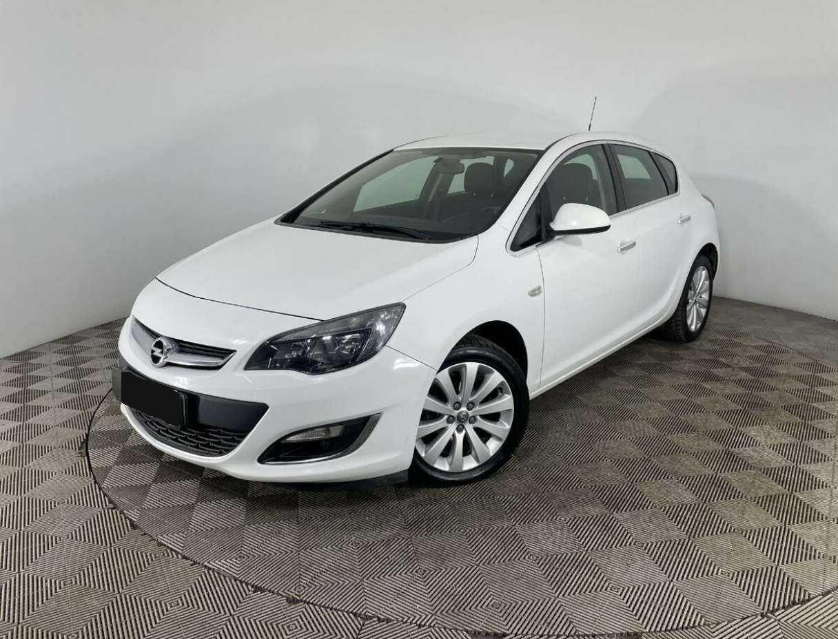 Opel Astra с пробегом — 2013 год. Фото: #0