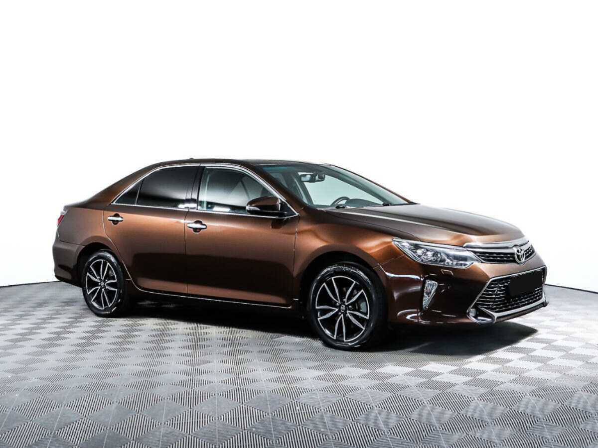 Toyota Camry с пробегом — 2017 год. Фото: #2