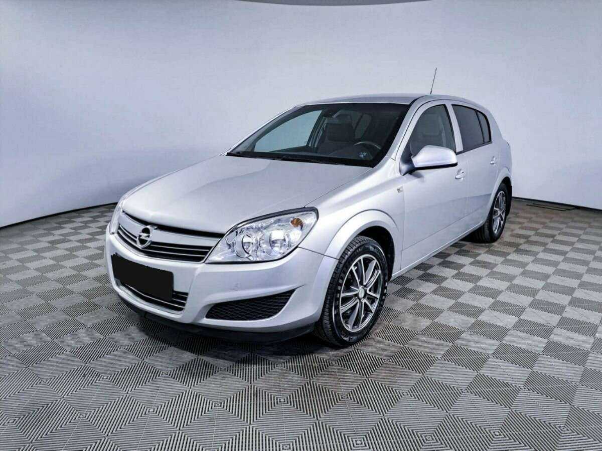 Opel Astra с пробегом — 2013 год. Фото: #0