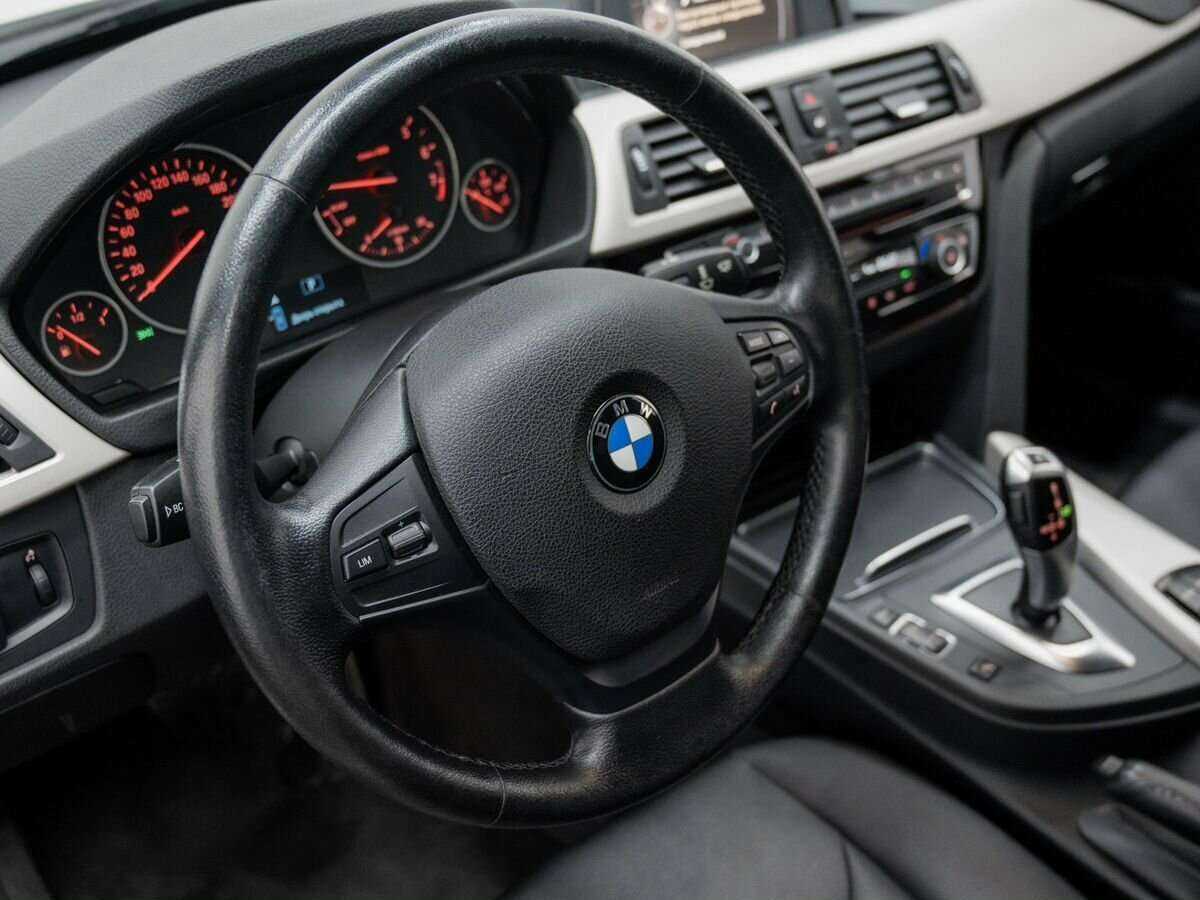 BMW 3 серии с пробегом — 2015 год. Фото: #16