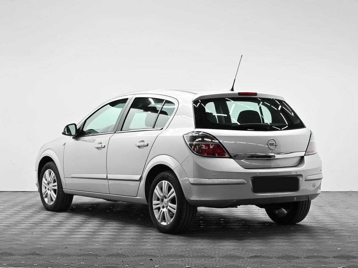 Opel Astra с пробегом — 2012 год. Фото: #2