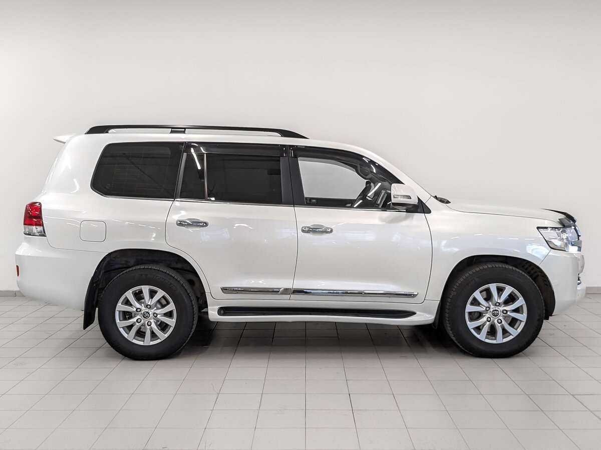 Toyota Land Cruiser с пробегом — 2017 год. Фото: #3