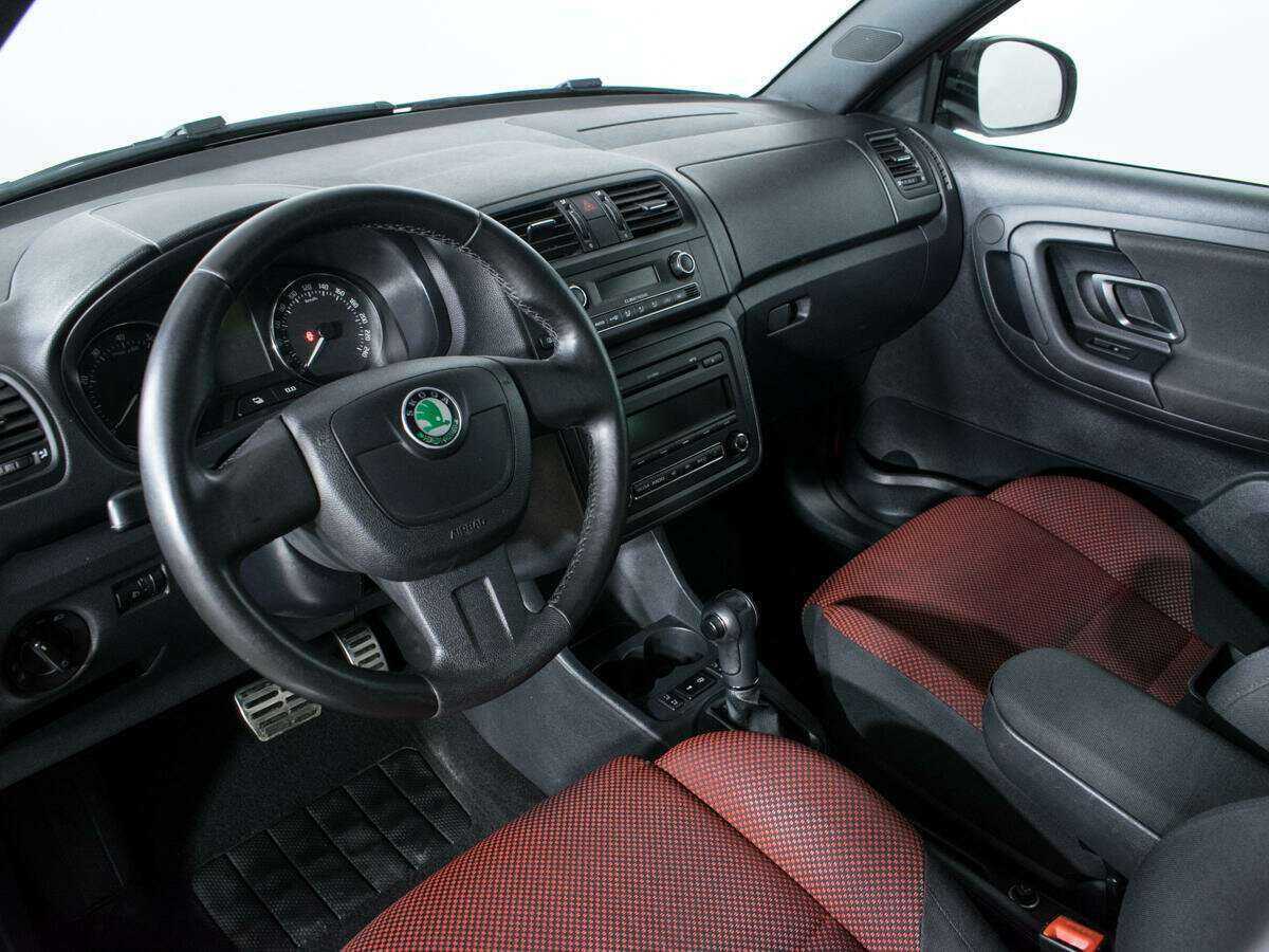Skoda Fabia с пробегом — 2012 год. Фото: #12