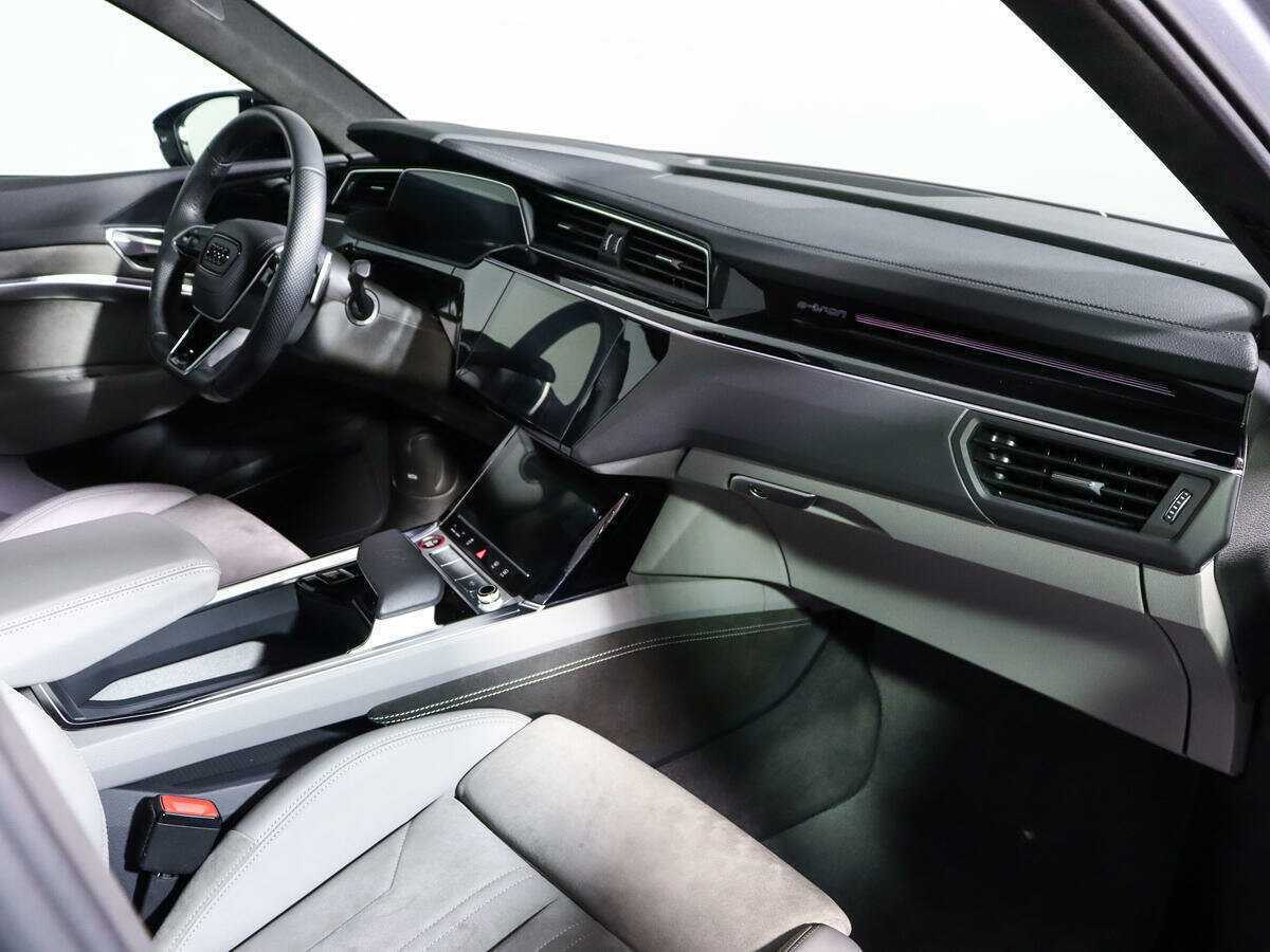 Audi e-tron Sportback с пробегом — 2020 год. Фото: #6