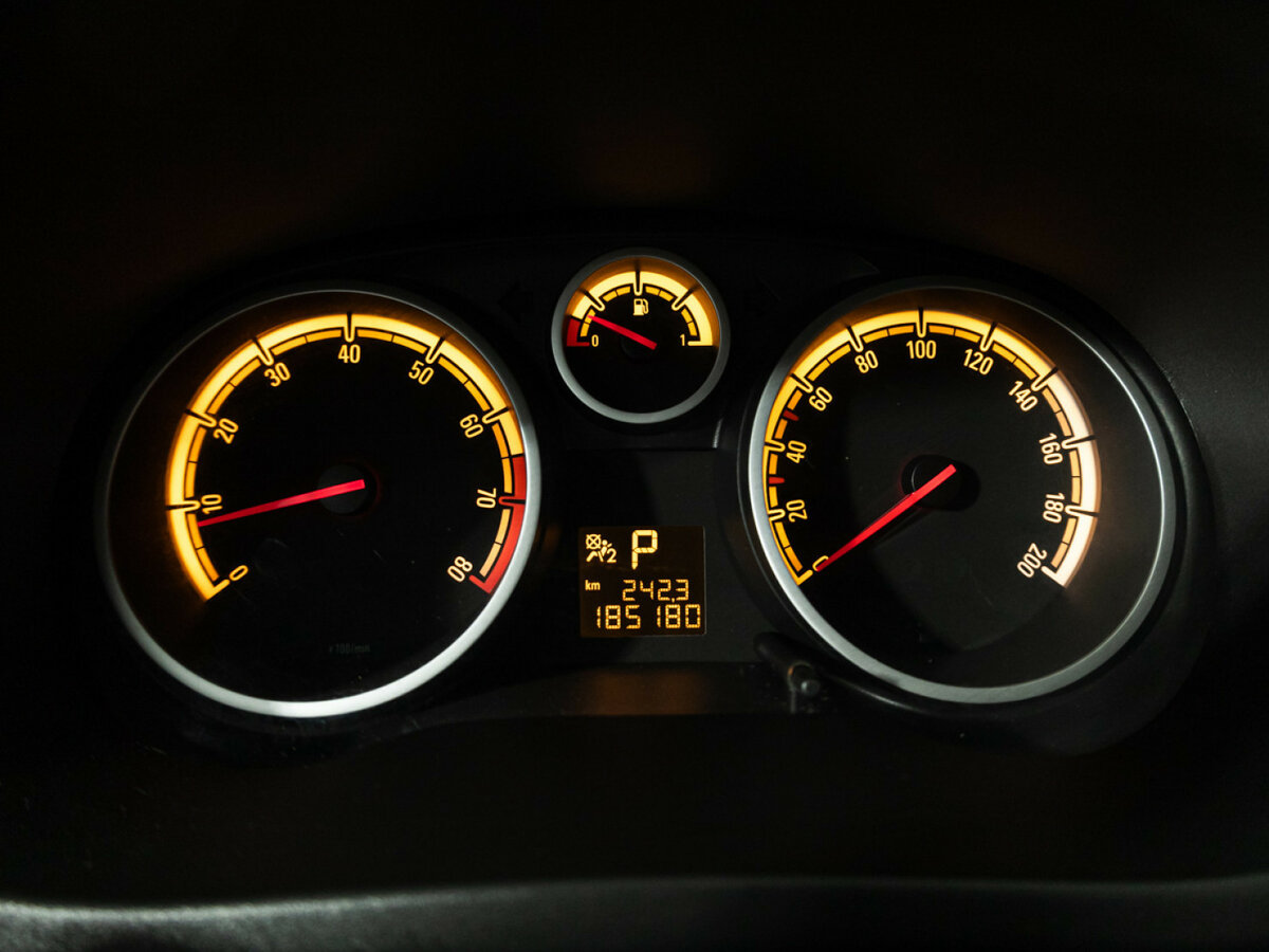 Opel Corsa с пробегом — 2011 год. Фото: #11