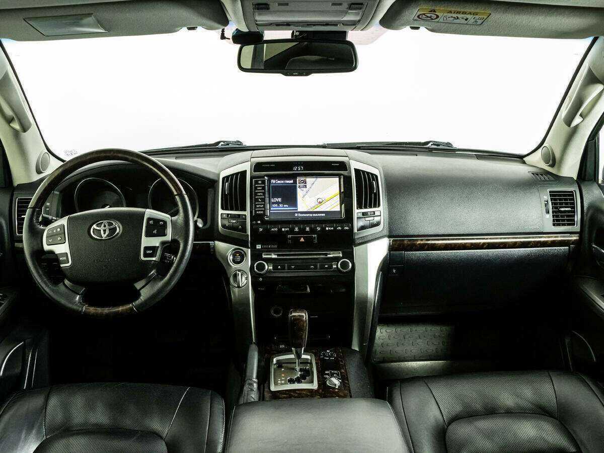 Toyota Land Cruiser с пробегом — 2014 год. Фото: #10