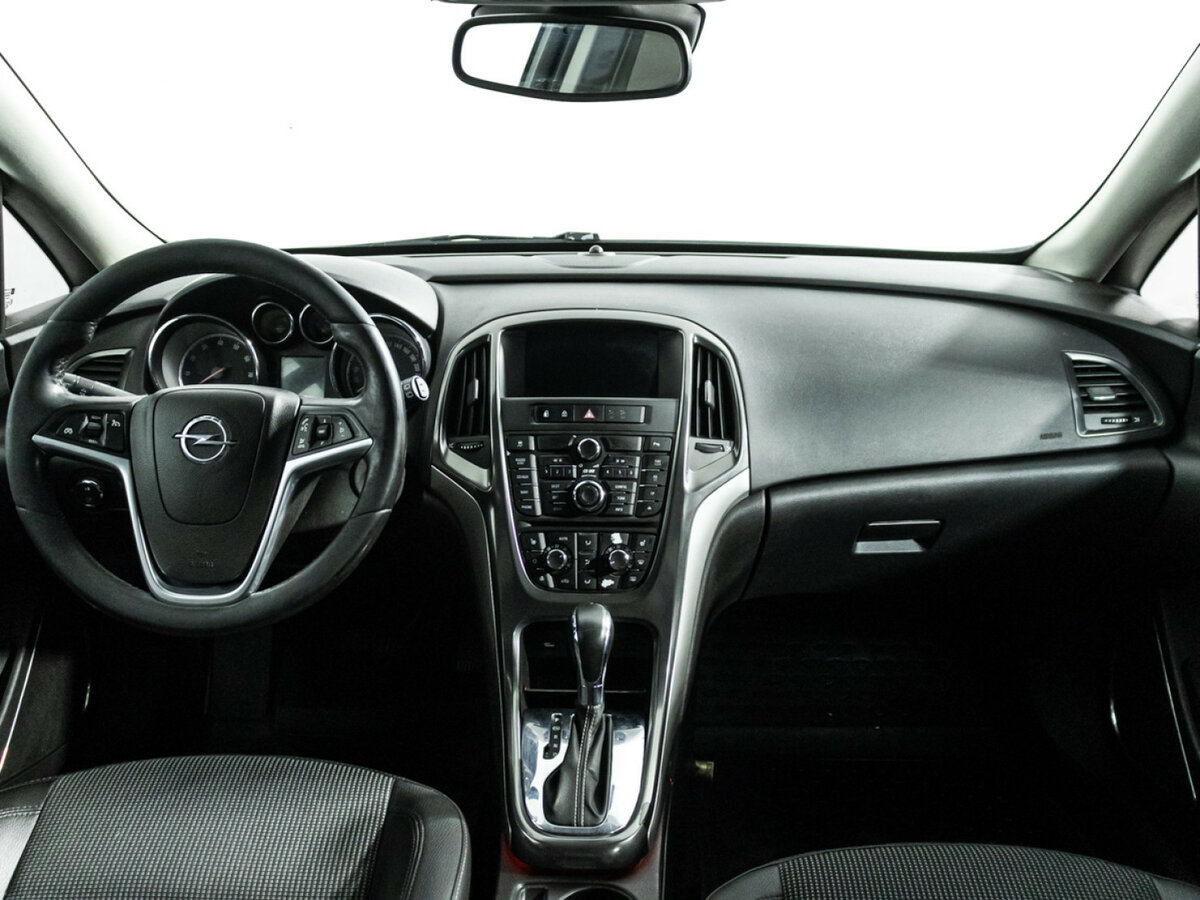 Opel Astra с пробегом — 2010 год. Фото: #12