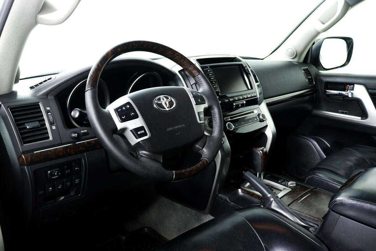Toyota Land Cruiser с пробегом — 2012 год. Фото: #12