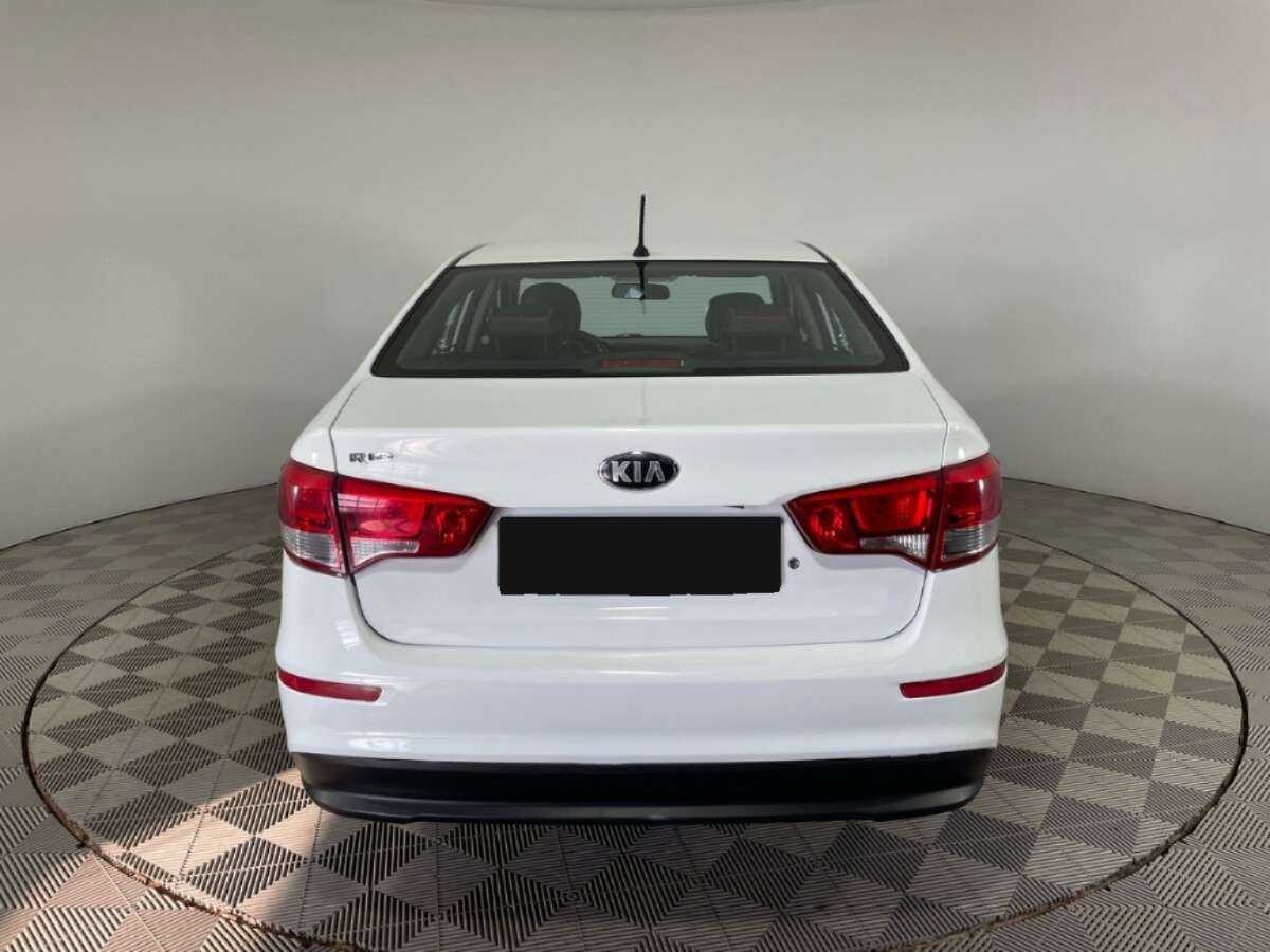 Kia Rio с пробегом — 2015 год. Фото: #4