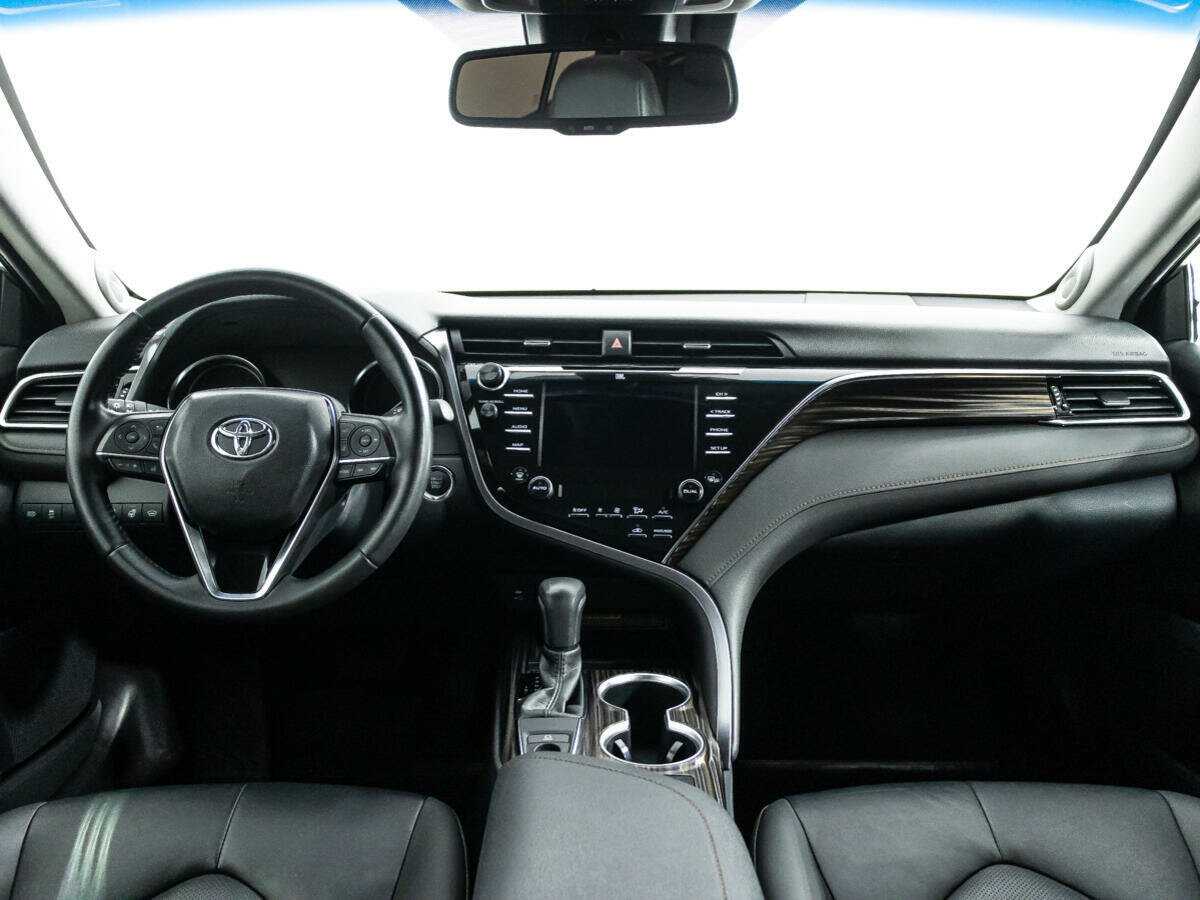 Toyota Camry с пробегом — 2020 год. Фото: #12