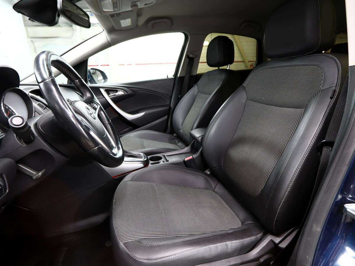 Opel Astra с пробегом — 2011 год. Фото: #9