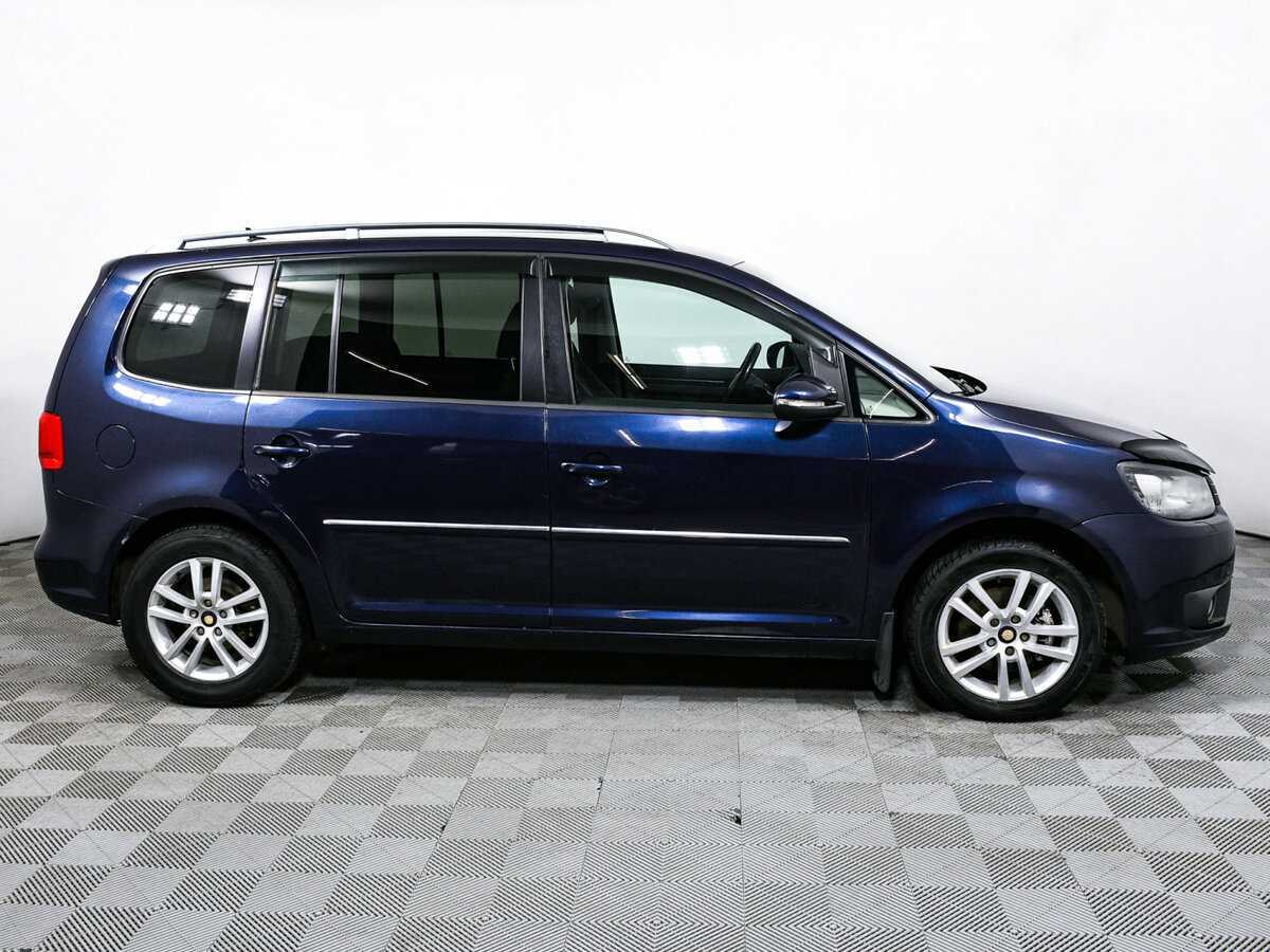 Volkswagen Touran с пробегом — 2012 год. Фото: #3