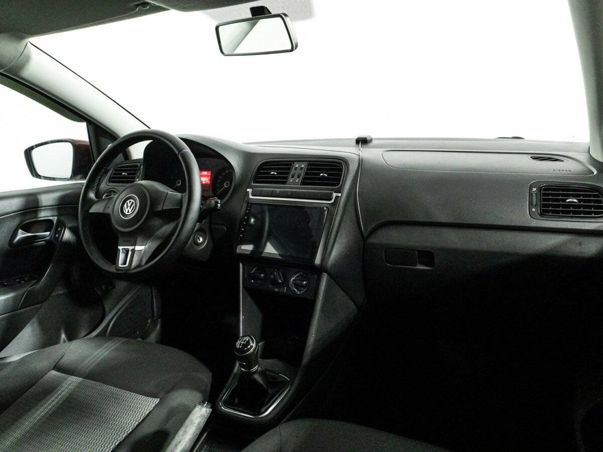 Volkswagen Polo с пробегом — 2010 год. Фото: #8