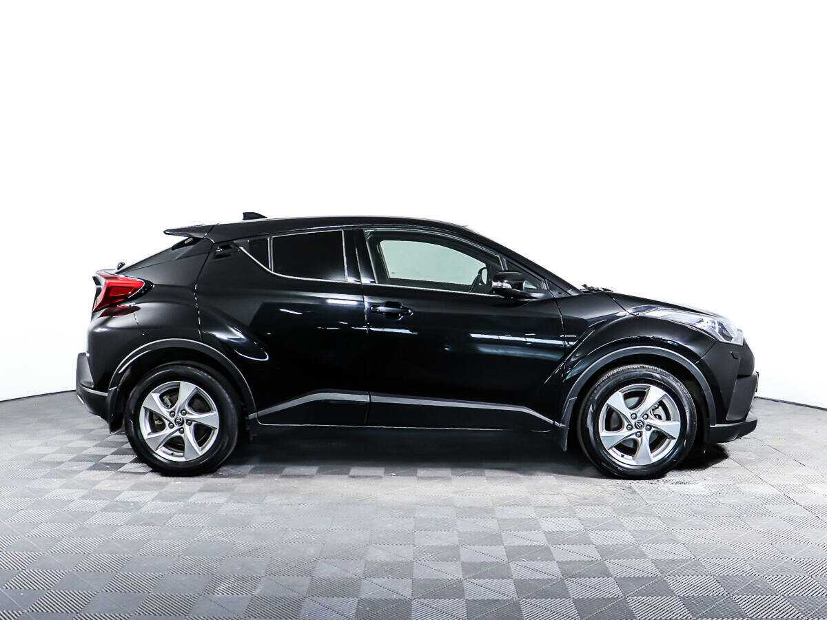 Toyota C-HR с пробегом — 2019 год. Фото: #3