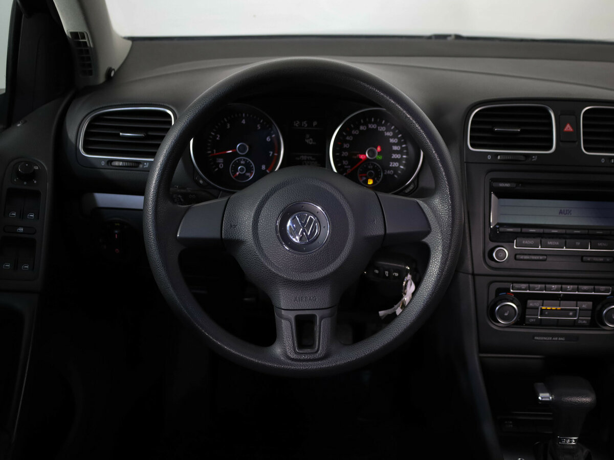 Volkswagen Golf с пробегом — 2009 год. Фото: #6
