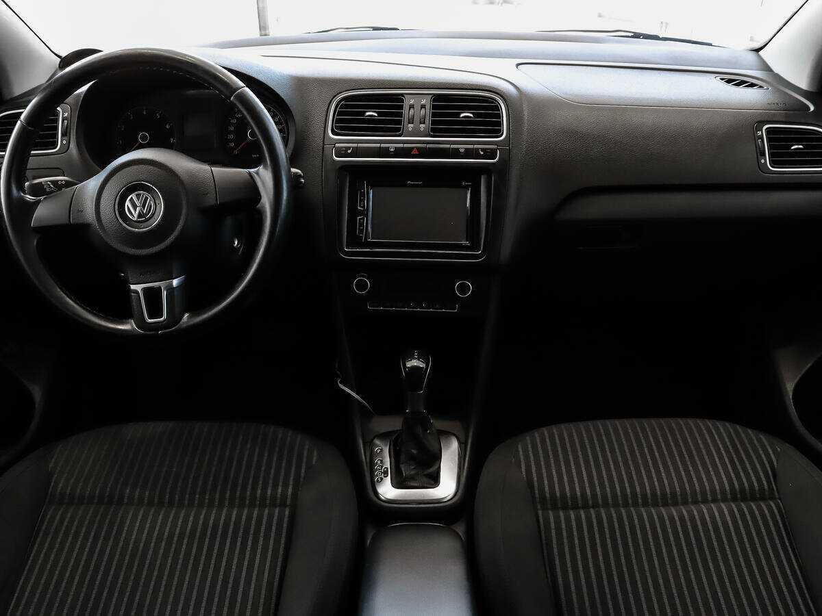 Volkswagen Polo с пробегом — 2013 год. Фото: #9