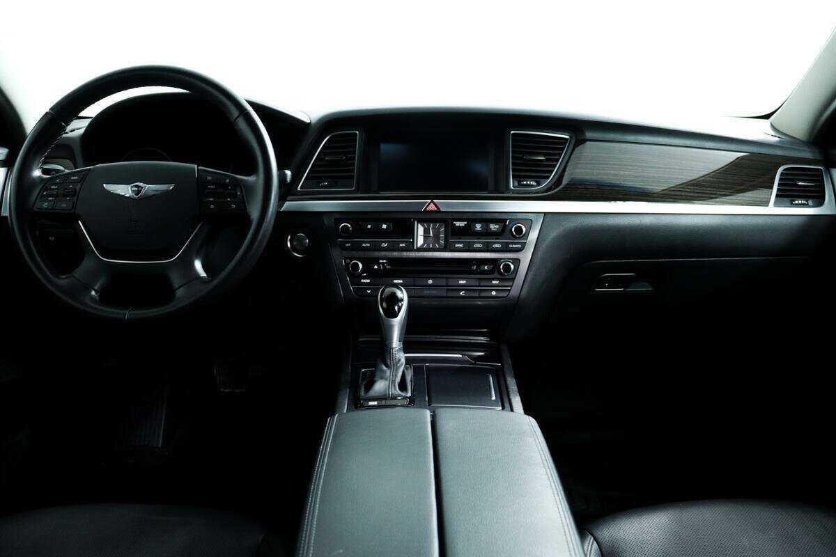 Hyundai Genesis с пробегом — 2016 год. Фото: #10