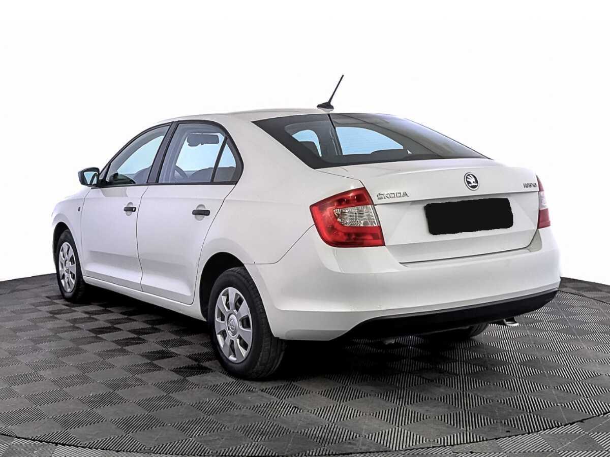Skoda Rapid с пробегом — 2017 год. Фото: #6