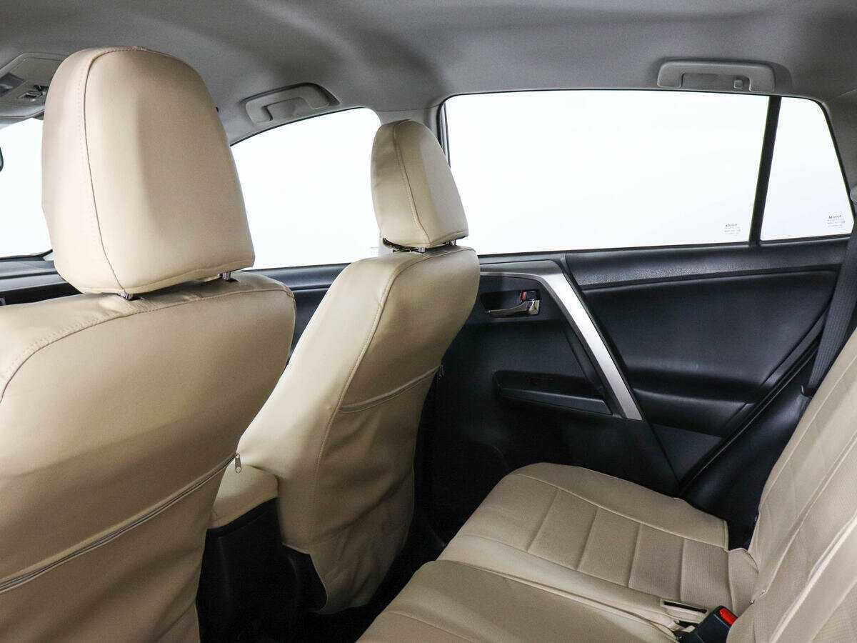 Toyota RAV4 с пробегом — 2017 год. Фото: #11