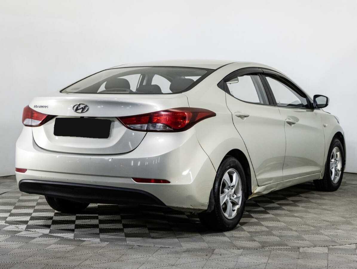 Hyundai Elantra с пробегом — 2015 год. Фото: #4