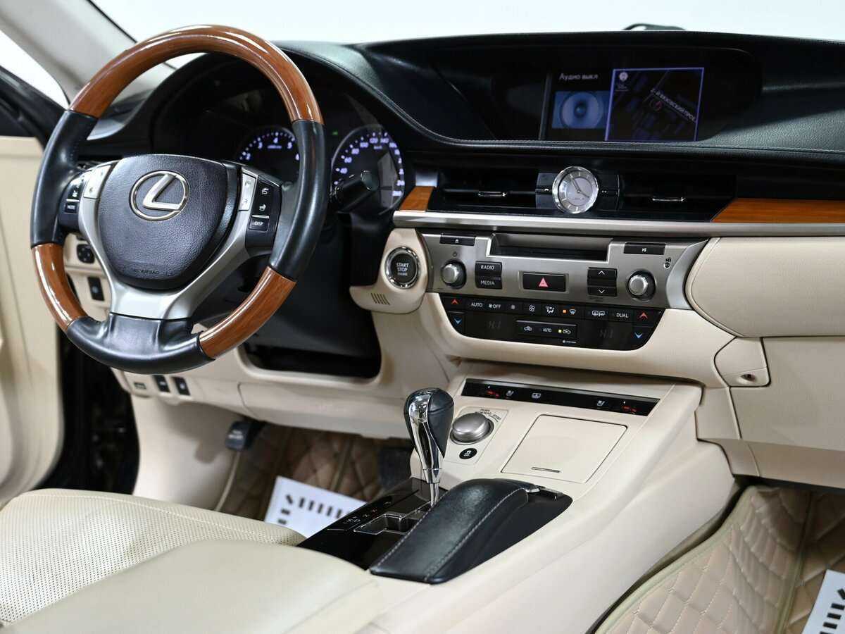 Lexus ES с пробегом — 2012 год. Фото: #9