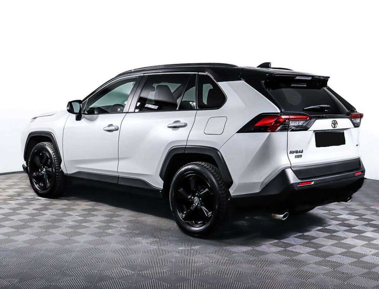 Toyota RAV4 с пробегом — 2021 год. Фото: #6