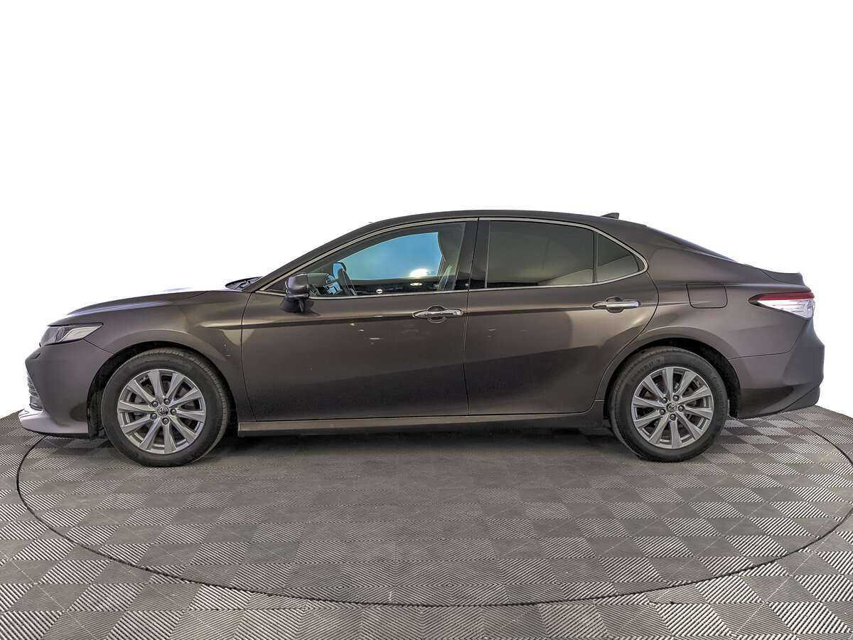 Toyota Camry с пробегом — 2018 год. Фото: #7