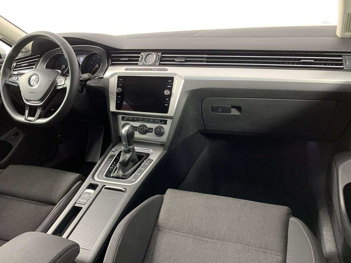Volkswagen Passat с пробегом — 2019 год. Фото: #8