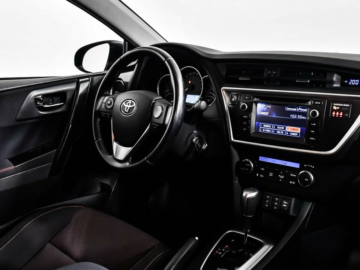 Toyota Auris с пробегом — 2014 год. Фото: #10