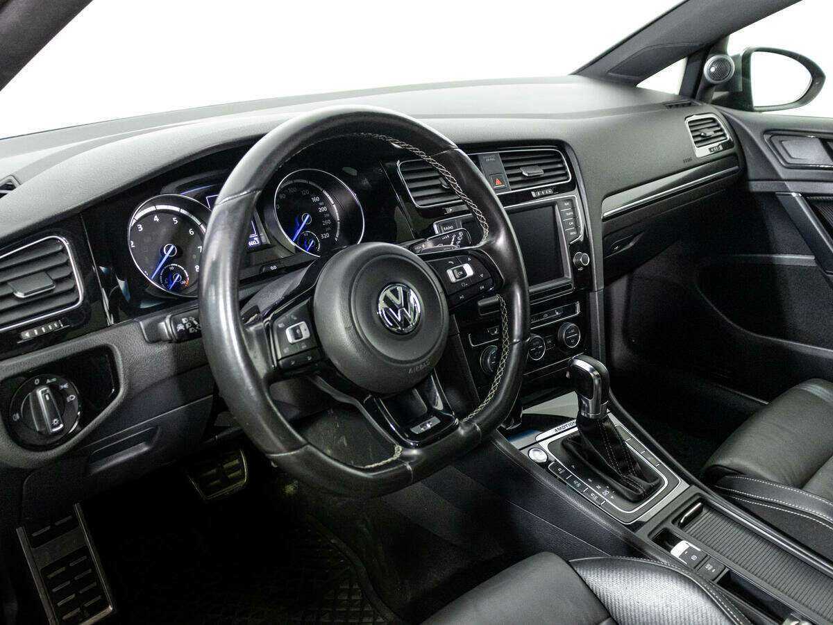 Volkswagen Golf R с пробегом — 2014 год. Фото: #10