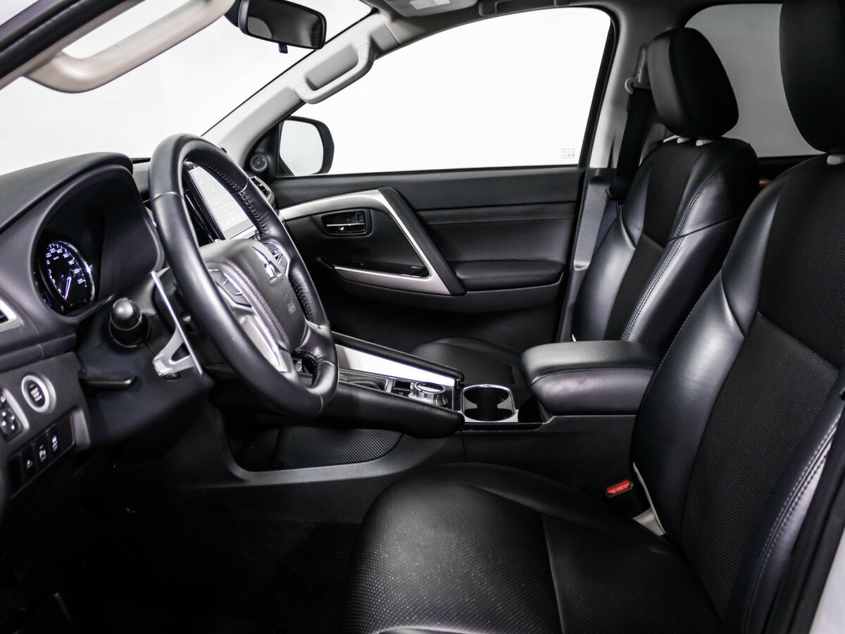 Mitsubishi Pajero Sport с пробегом — 2020 год. Фото: #15