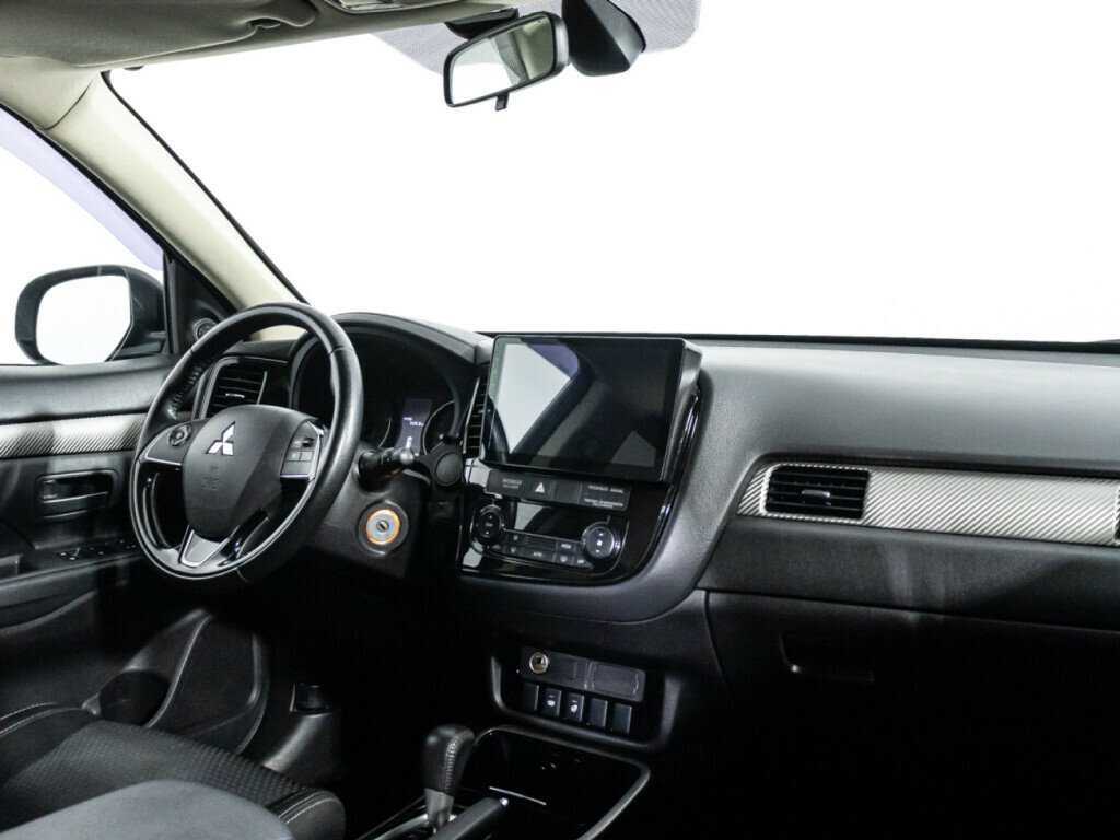 Mitsubishi Outlander с пробегом — 2017 год. Фото: #8