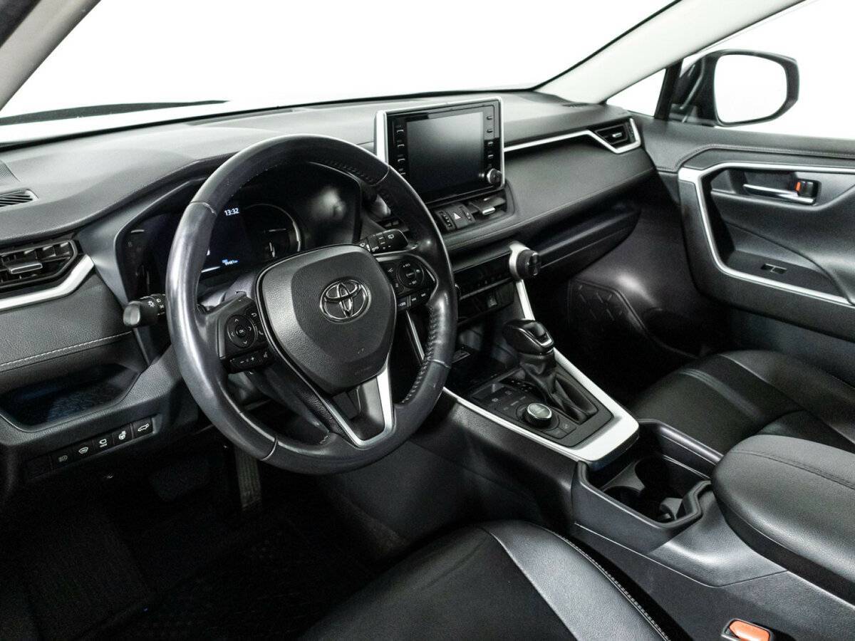 Toyota RAV4 с пробегом — 2020 год. Фото: #10