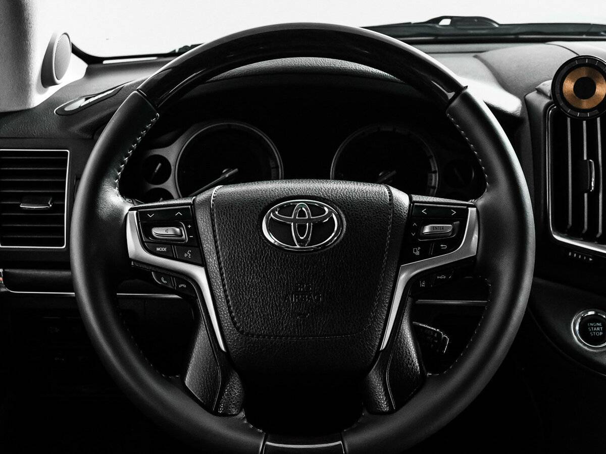 Toyota Land Cruiser с пробегом — 2015 год. Фото: #11