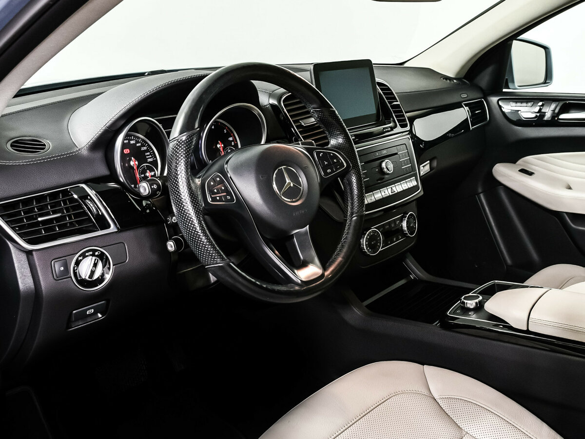 Mercedes-Benz GLE Coupe с пробегом — 2017 год. Фото: #10
