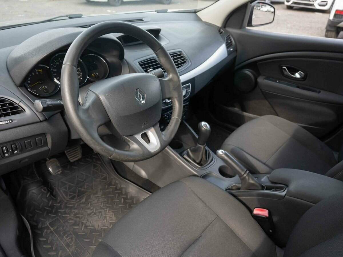 Renault Fluence с пробегом — 2010 год. Фото: #6