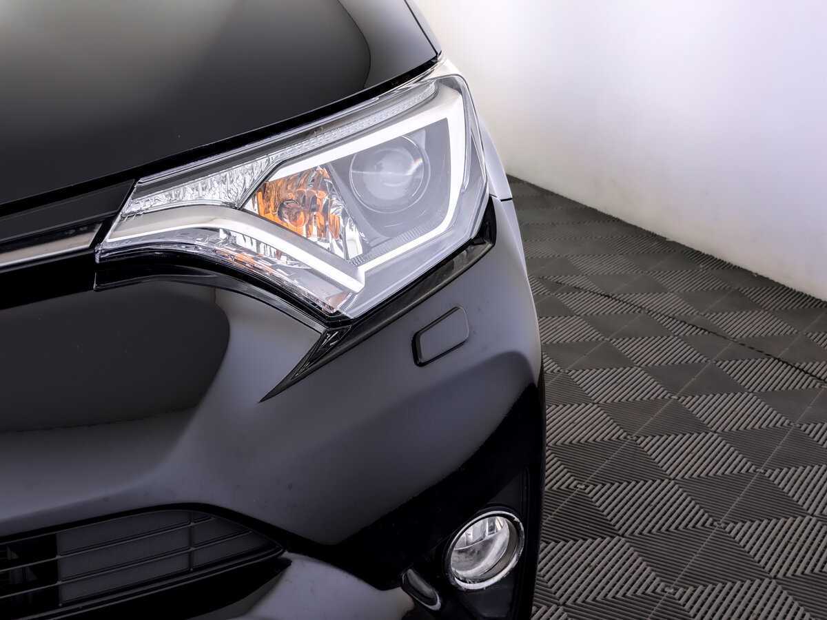 Toyota RAV4 с пробегом — 2017 год. Фото: #15