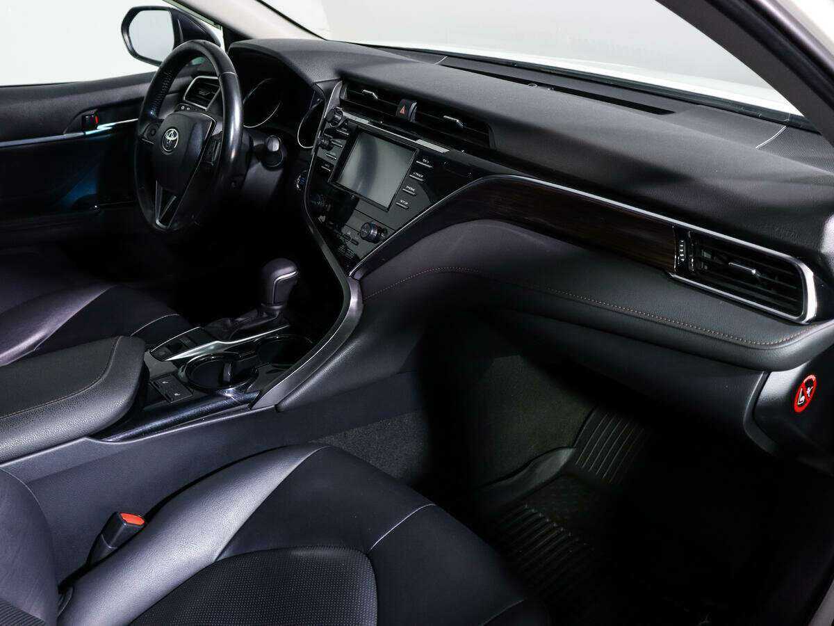 Toyota Camry с пробегом — 2019 год. Фото: #6