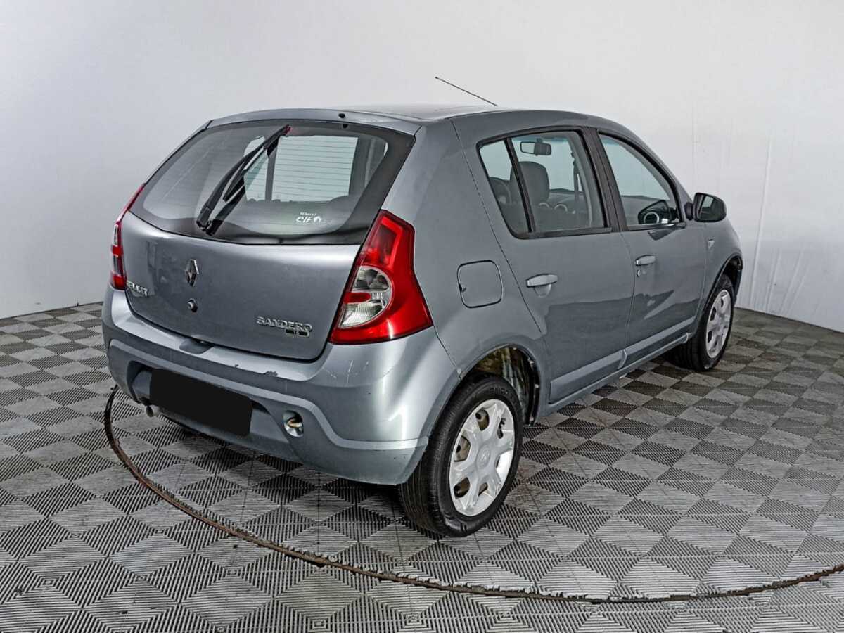Renault Sandero с пробегом — 2011 год. Фото: #4