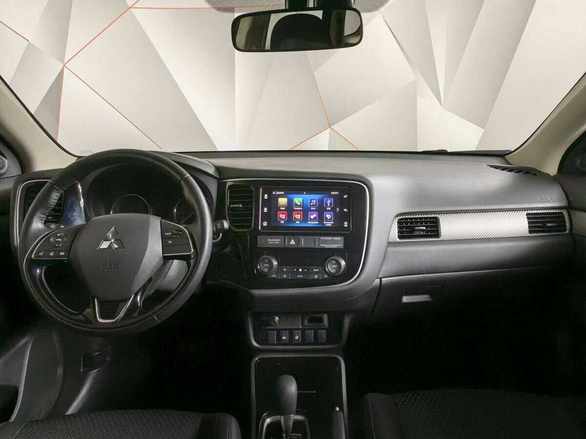 Mitsubishi Outlander с пробегом — 2018 год. Фото: #9