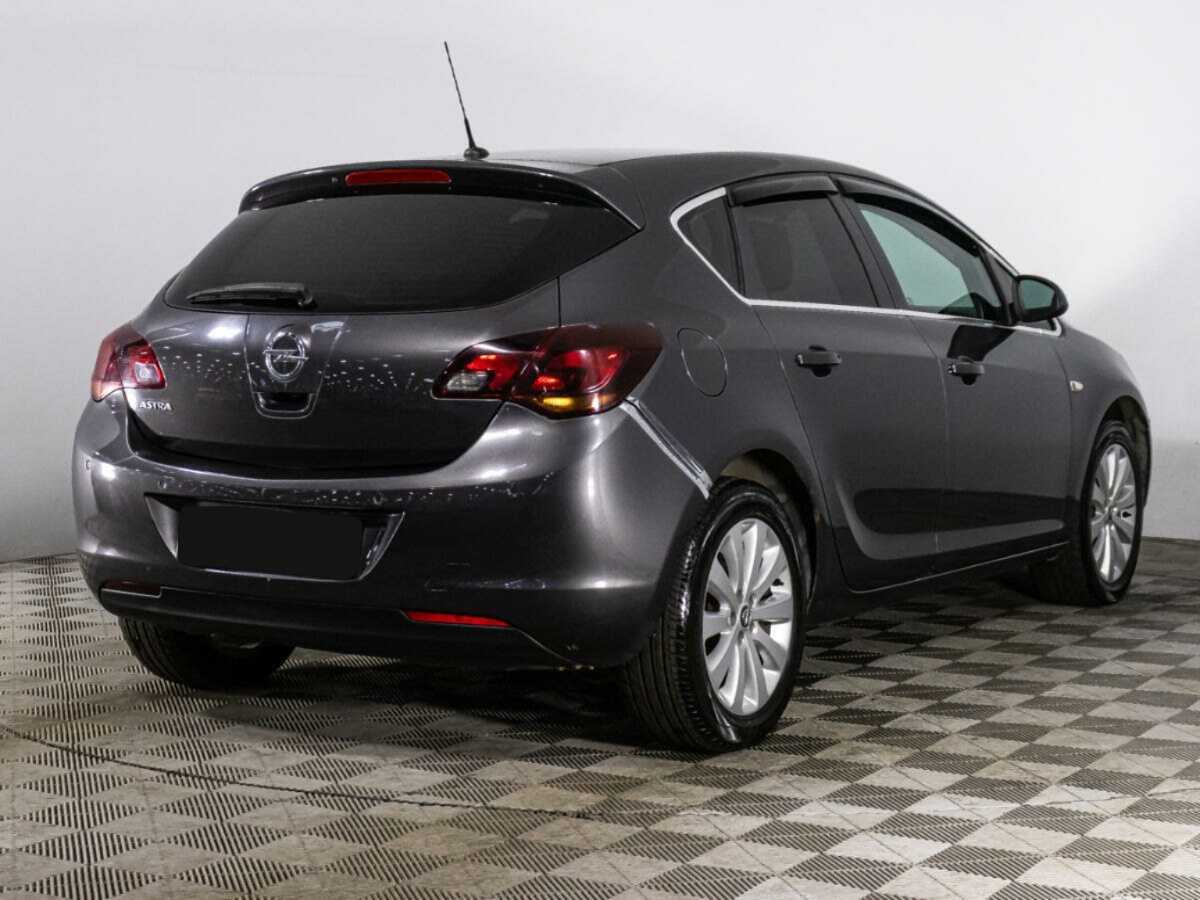 Opel Astra с пробегом — 2012 год. Фото: #4
