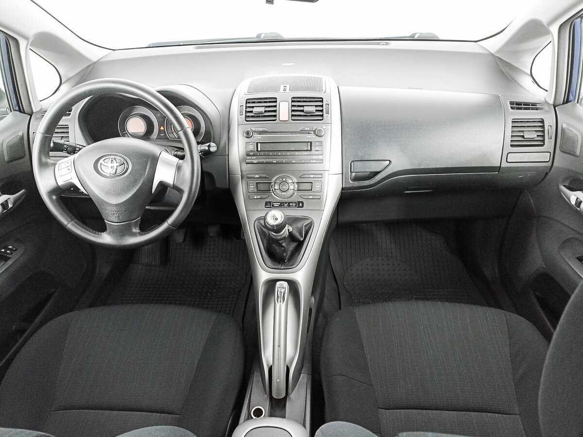 Toyota Auris с пробегом — 2008 год. Фото: #11