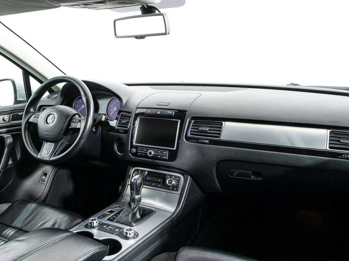 Volkswagen Touareg с пробегом — 2012 год. Фото: #8