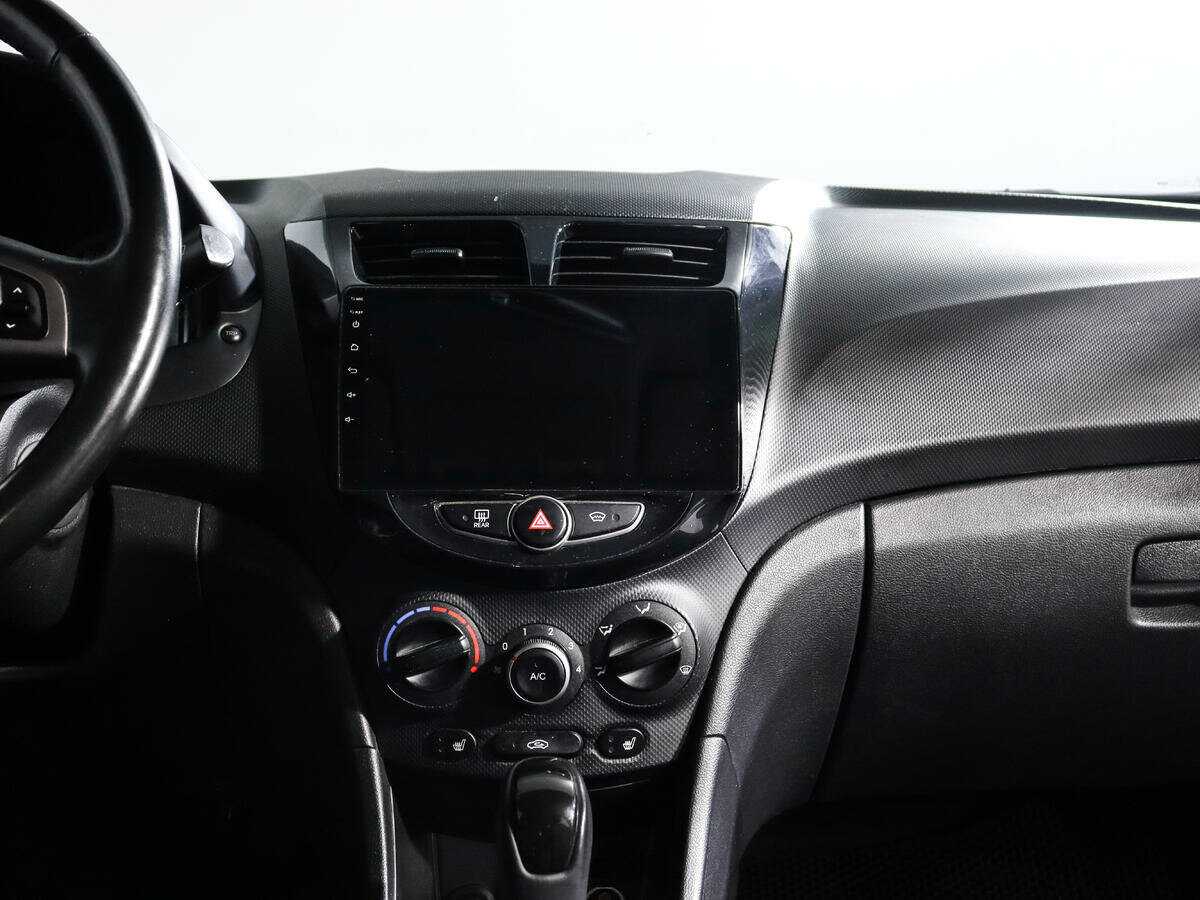 Hyundai Solaris с пробегом — 2014 год. Фото: #10