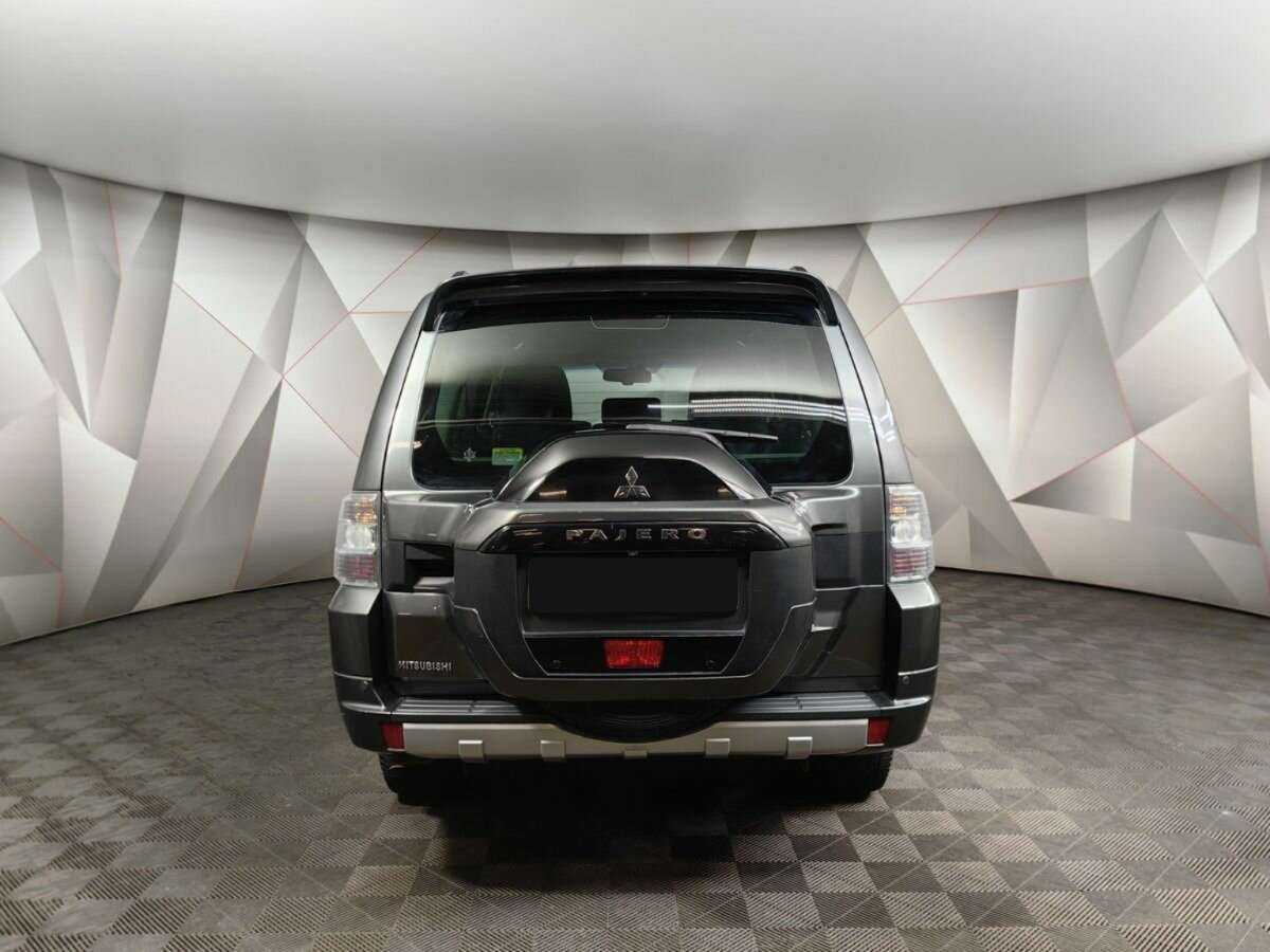 Mitsubishi Pajero с пробегом — 2015 год. Фото: #7
