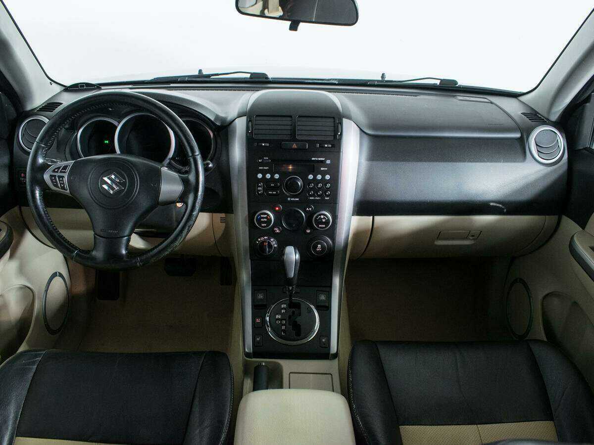 Suzuki Grand Vitara с пробегом — 2013 год. Фото: #11