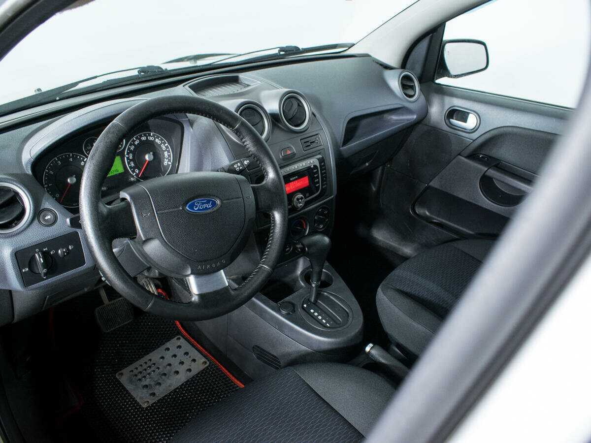 Ford Fiesta с пробегом — 2007 год. Фото: #12