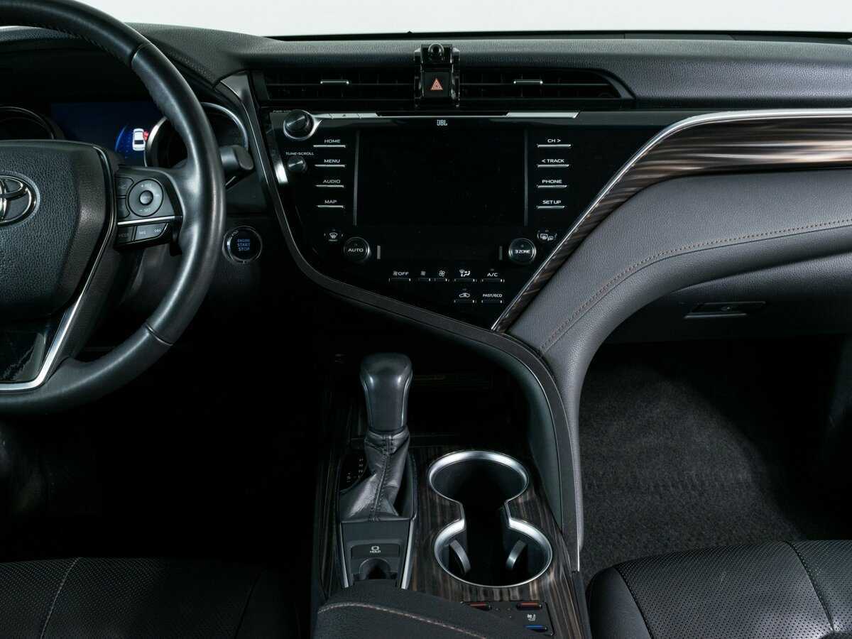 Toyota Camry с пробегом — 2018 год. Фото: #8