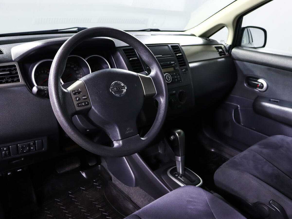 Nissan Tiida с пробегом — 2010 год. Фото: #11