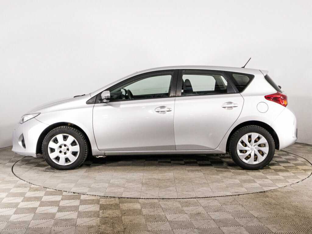 Toyota Auris с пробегом — 2013 год. Фото: #7